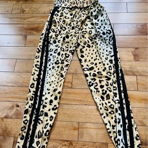 Kendall and Kylie silky joggers XS